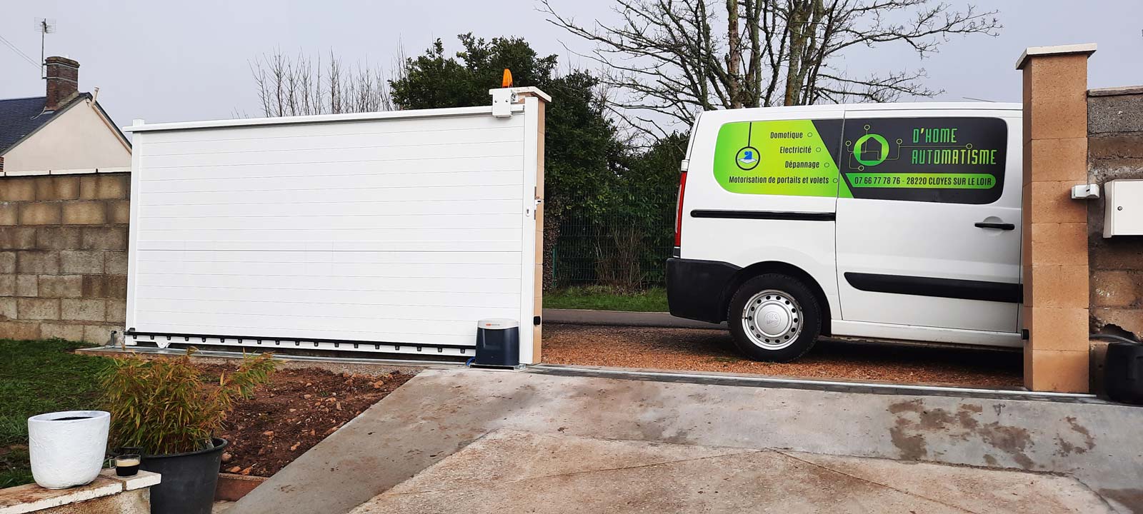 Véhicule DHOME Automatisme électricien domoticien - Contactez-nous au 07 66 77 78 76 Cloyes-les-Trois-Rivières